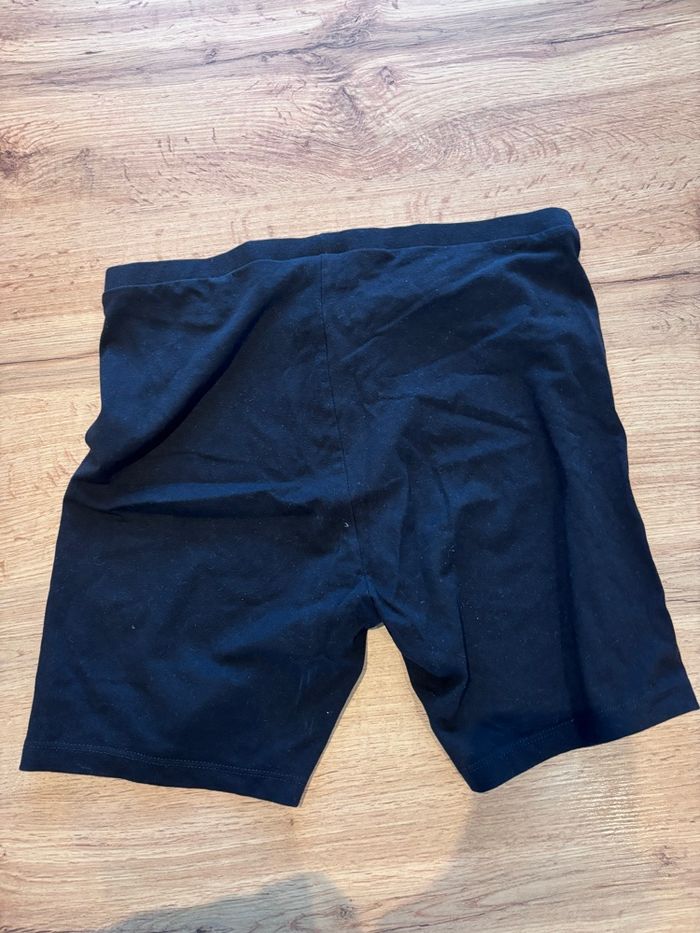 Mini short noir taille M Primark cares - photo numéro 3