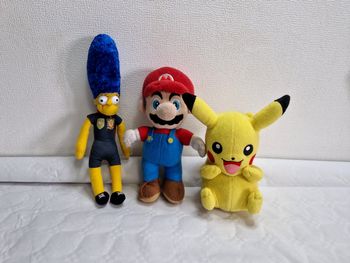 Lot peluche vintage  , pop culture  , Pokemon  , simspons  , Mario