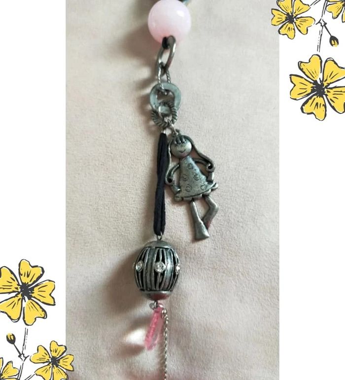 Collier Fantaisie Vintage – Pendentif Petite Fille & Pampilles Roses _ Collection Nuances de Rose - photo numéro 2