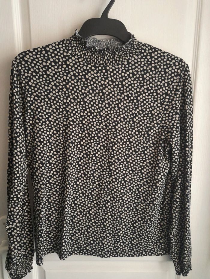 Blouse col montant noir à pois