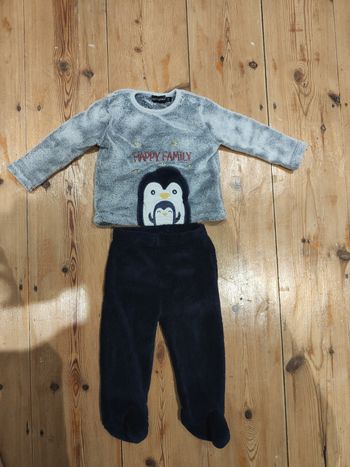 Pyjama polaire taille 9 mois.