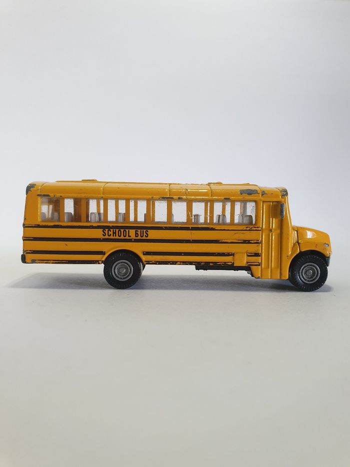Siku School Bus US 🇩🇪 8,5 cm – Made in Germany – Bon état - photo numéro 4