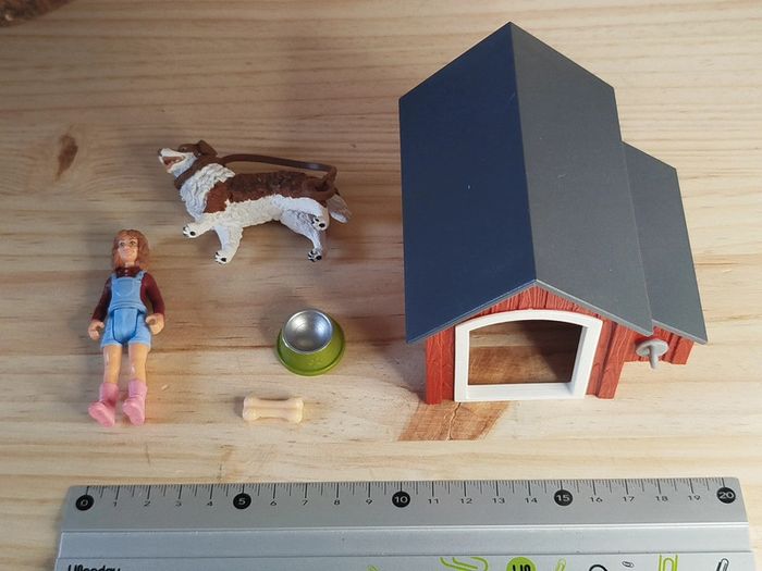 Schleich Fillette et son chien berger australien, sa niche et ses accessoires - photo numéro 5
