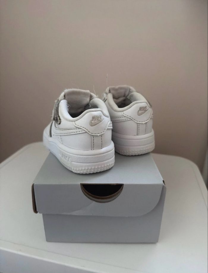 Baskets enfant Nike air force 1 blanche taille 19,5 - photo numéro 2