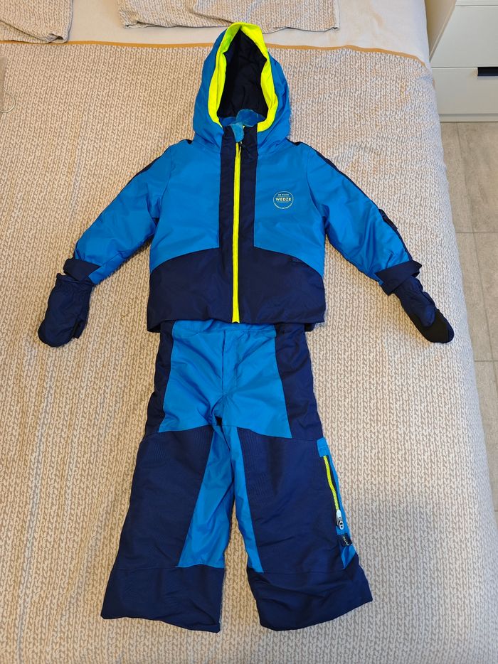 Combo de ski enfant chaud et imperméable 580 de marque Wedze (Decathlon)