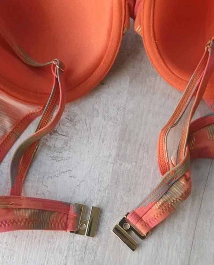 Maillot de bain 2 pièces (bikini) Taille 90B pour le haut et taille 40 pour le bas - photo numéro 5