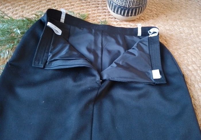 Jupe noire polyester et laine avec doublure ( mesure dans l'annonce) - photo numéro 8
