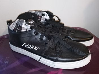 basket haute noir neuve
pointure 43