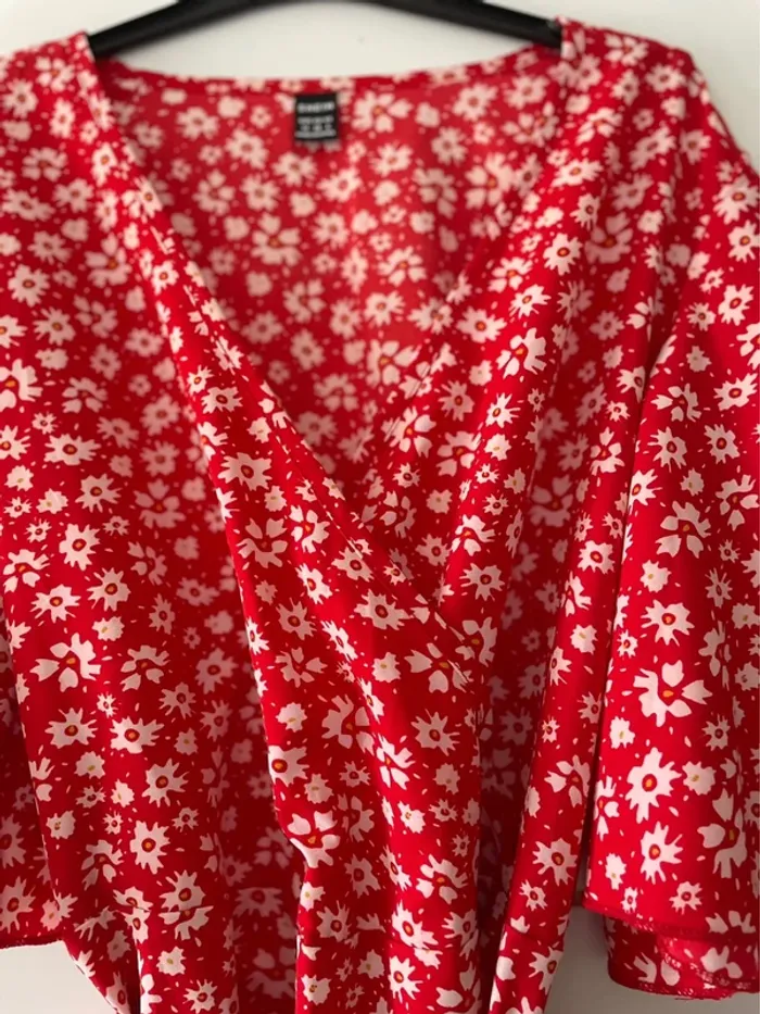 Robe rouge à fleurs - photo numéro 4