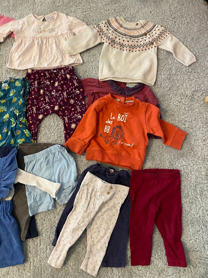Lot de 20 habits taille 6mois, Différentes marques - photo numéro 5