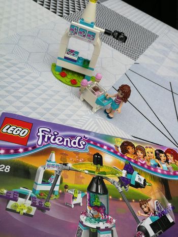 Lego Friends 41128 Le manège volant du parc d'attractions