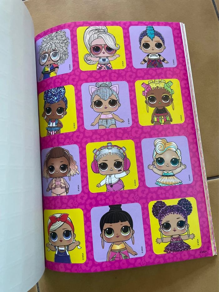 Livre 1000 stickers LOL neuf - photo numéro 3