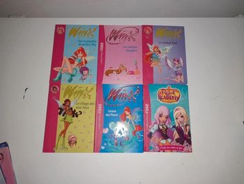 Lot de 5 livres Winx club et 1 regal academy