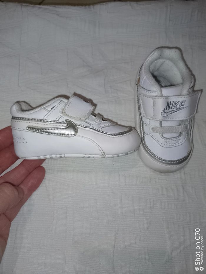 Nike chaussures baskets blanches mixte