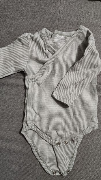 Lot de body 1 mois