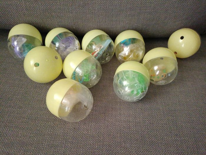 Capsule surprise Gacha jouet idée calendrier de l'avent