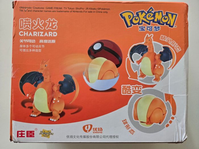 Figurine Pokemon Dracaufeu avec Pokeball. Neuf - photo numéro 3