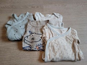 Lot 4 bodies manches longues