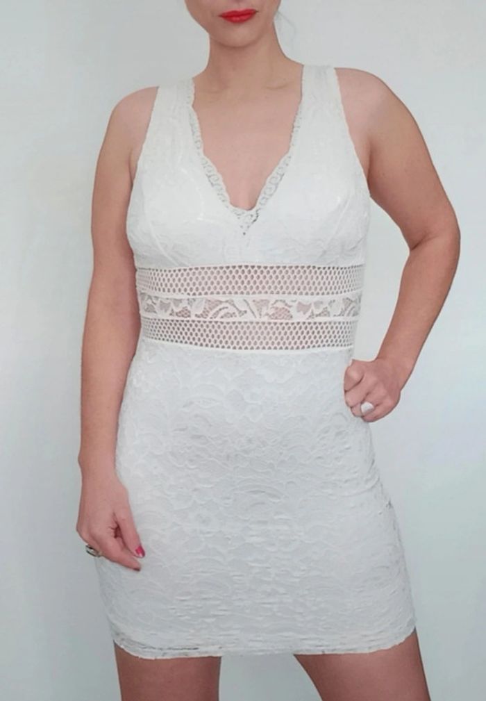 Robe moulante dentelle blanche parties ajourées TU - photo numéro 2