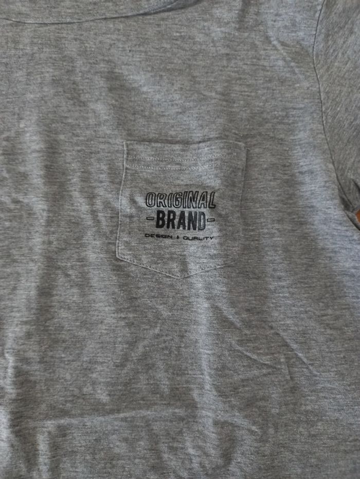 T-shirt gris - photo numéro 2