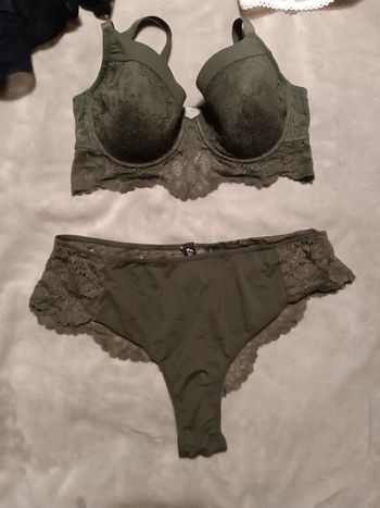 sous vêtements kaki