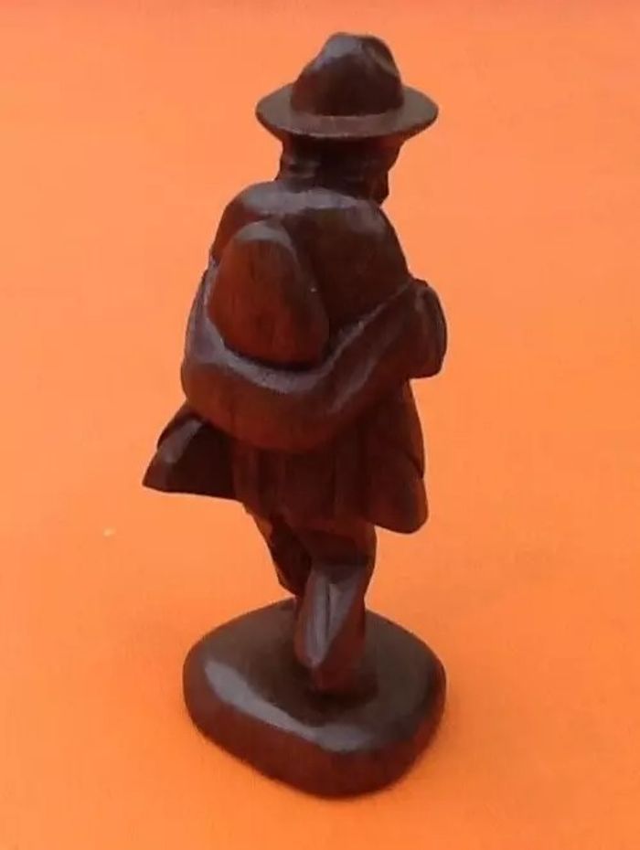 Sculpture Statuette bois sculpté Le voyageur - photo numéro 2