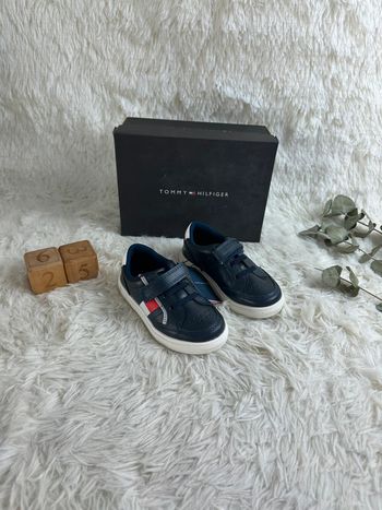 Paire de basket Tommy Hilfiger taille 25