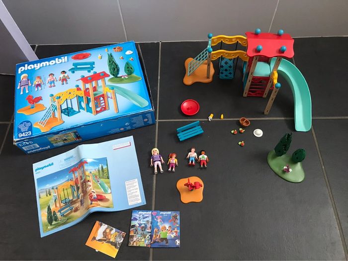 Playmobil Family Fun 9423 Parc de jeu avec toboggan complet