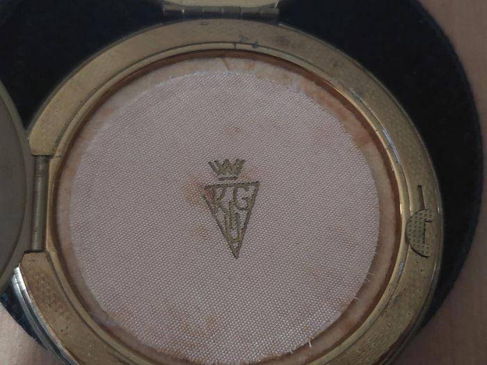 Poudrier miroir ancien doré de la marque KIGU années 1960 - photo numéro 5