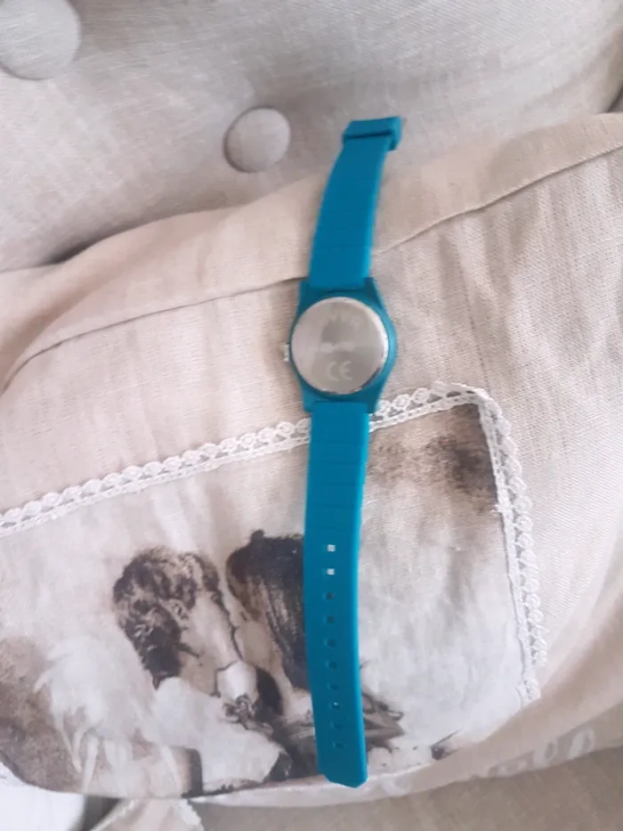 Montre bleue Neuve - photo numéro 3