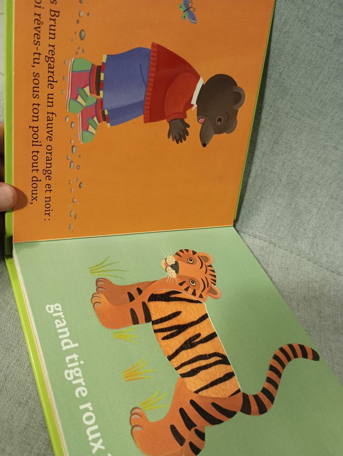 Livre a toucher petit ours brun et les animaux du zoo - photo numéro 3