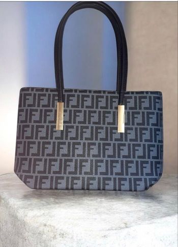 Sac fendi neuf sans étiquette 