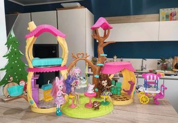 Maison et poupées enchantimals