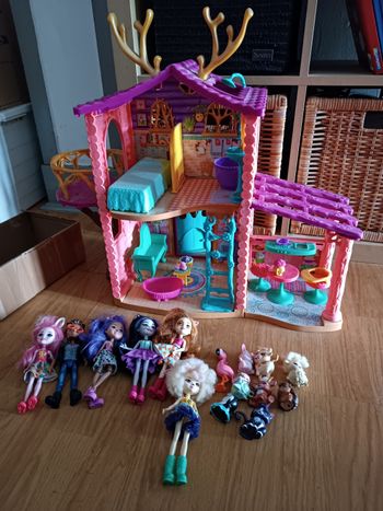 Maison Enchantimals et poupées accessoires