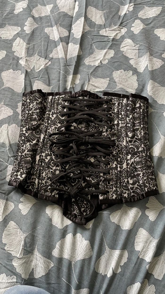 Corset noir et argenté - photo numéro 2