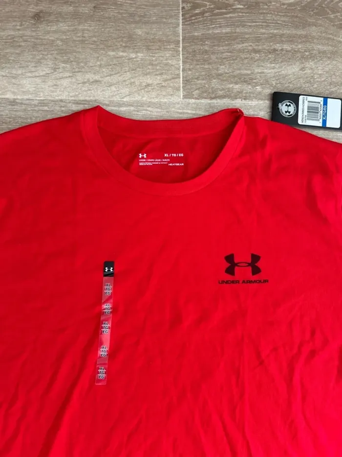 T-shirt rouge Under Armour XL - photo numéro 2