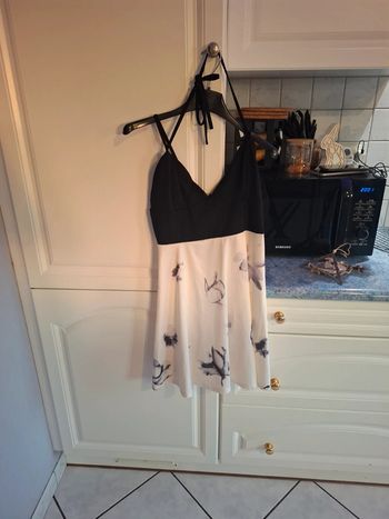 Robe noir et blanche dos nu
