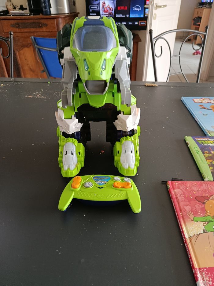 Dinosaure télécommandé