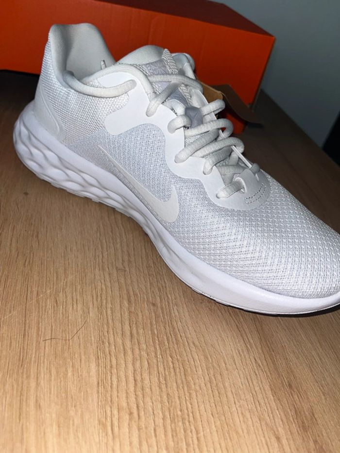 Baskets , Nike , Blanches , Femmes , Taille 39 , neuves - photo numéro 5