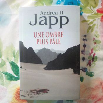 Une ombre plus pâle de Andrea H. Japp Ed. Le Grand Livre du Mois