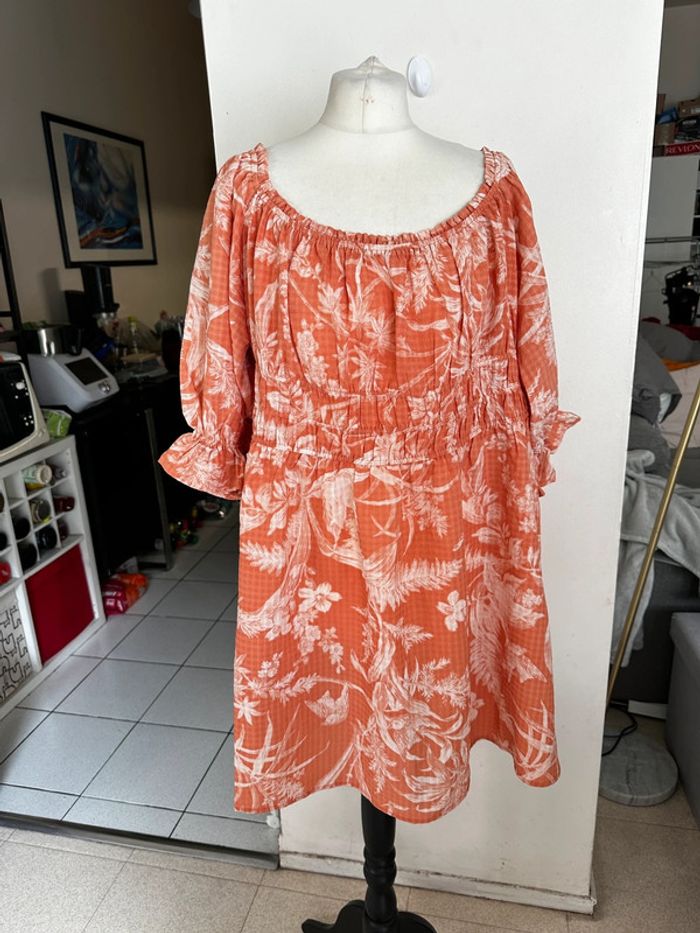 Robe fleurie rose saumon et blanche - H&M