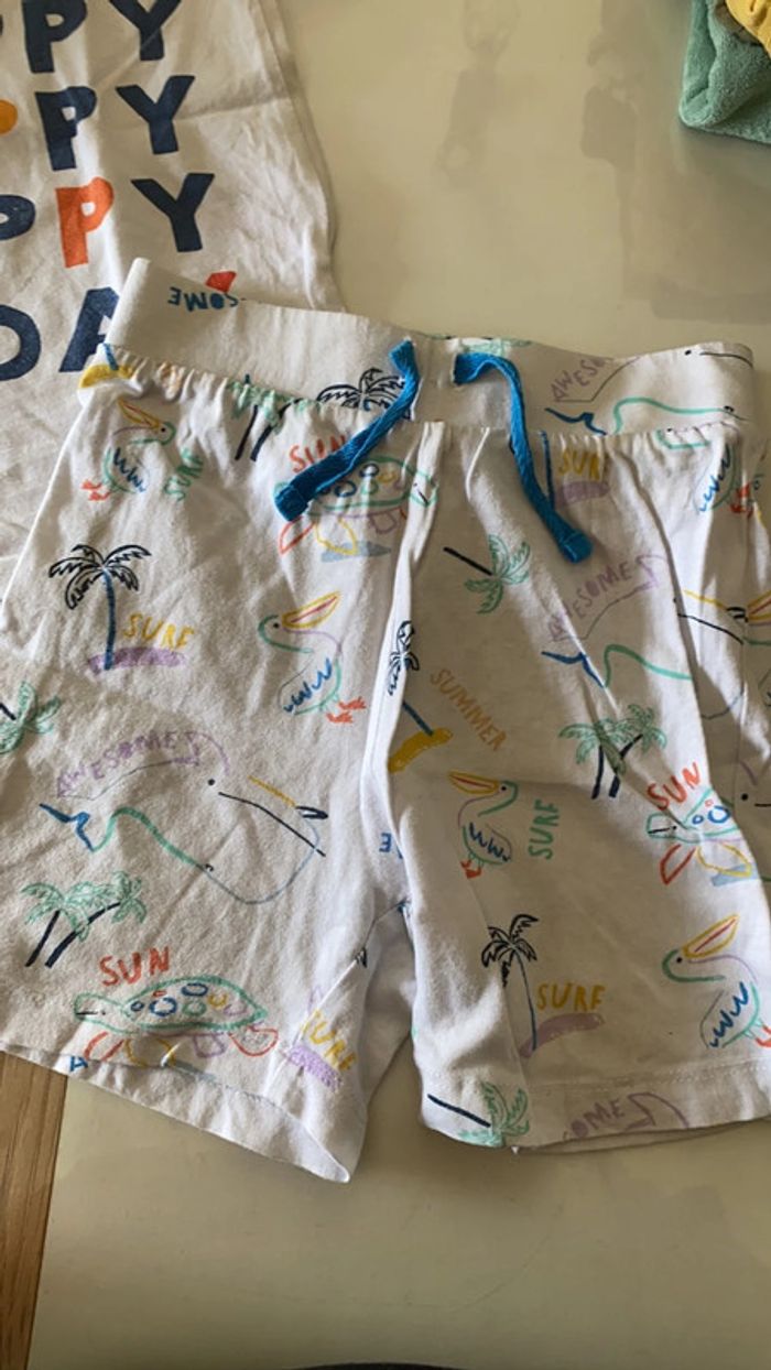 Ensemble t-shirt short primark 18/24 mois - photo numéro 3