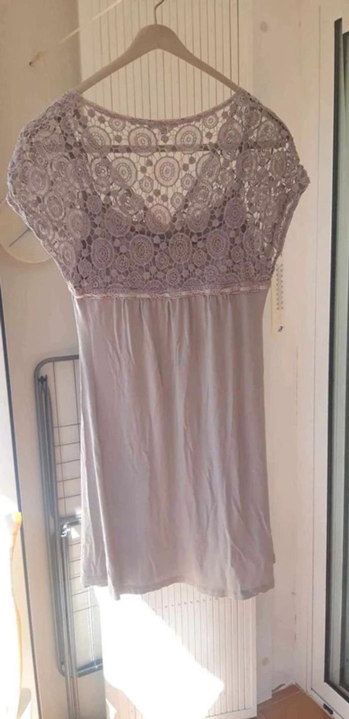 Robe beige grisé T38/40 avec haut  dentelle - photo numéro 3