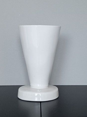 Vase.