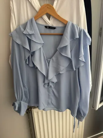 Blouse à volants neuve Zara L