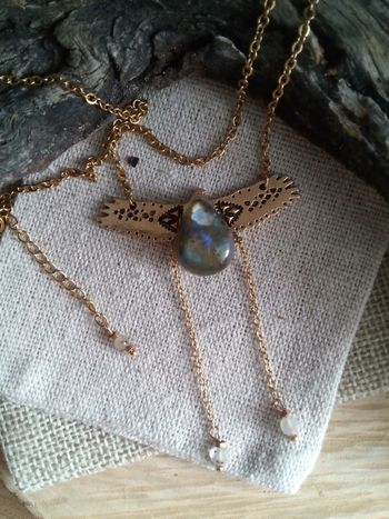 Collier aigle avec pierres de labradorite