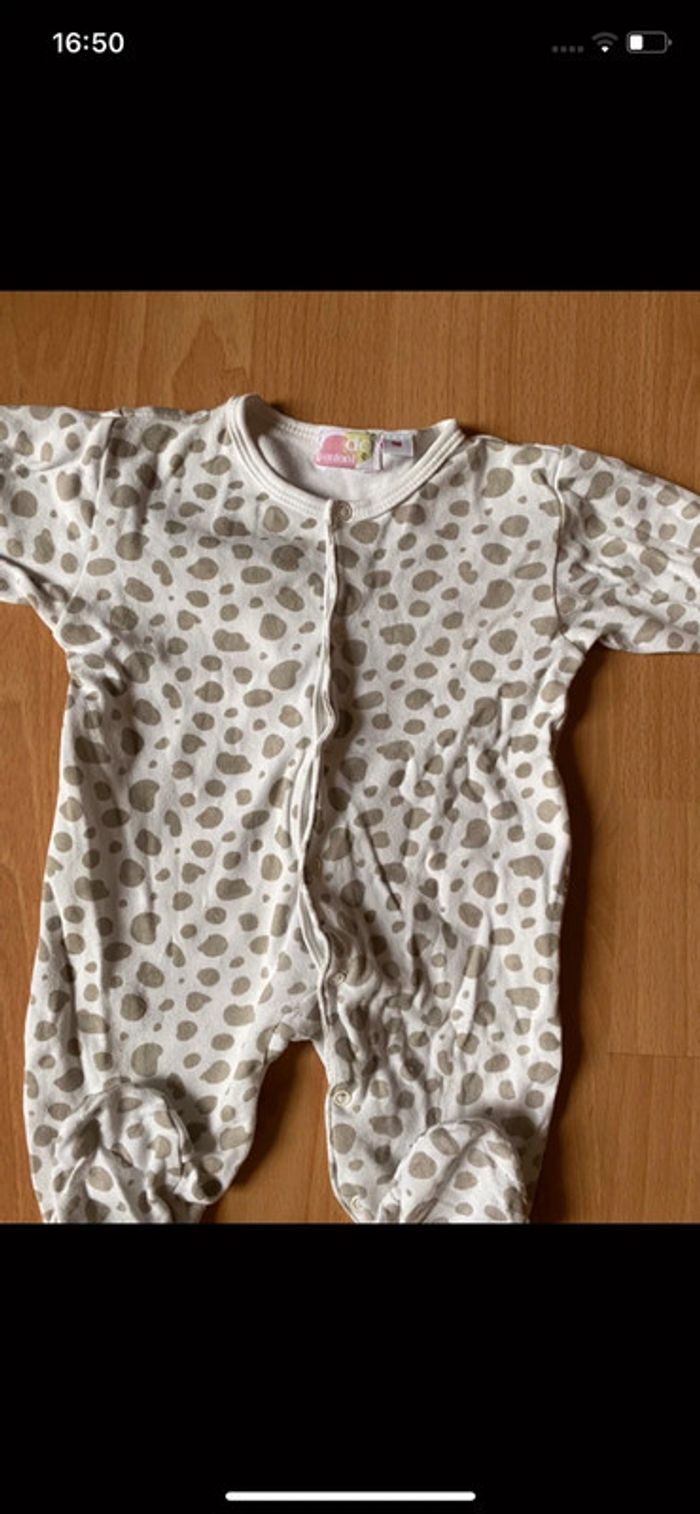 Gros lot de pyjamas/grenouillères d’été T. 1 mois/54 cm garçon TBE - photo numéro 12