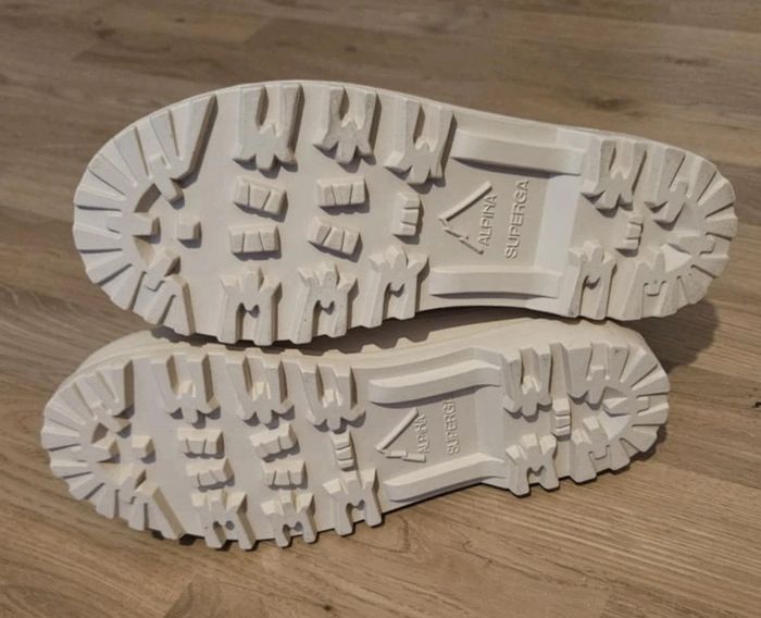 Bottines Superga beige/écru neuves jamais portées dans leur boîte d'origine taille 38 - photo numéro 5