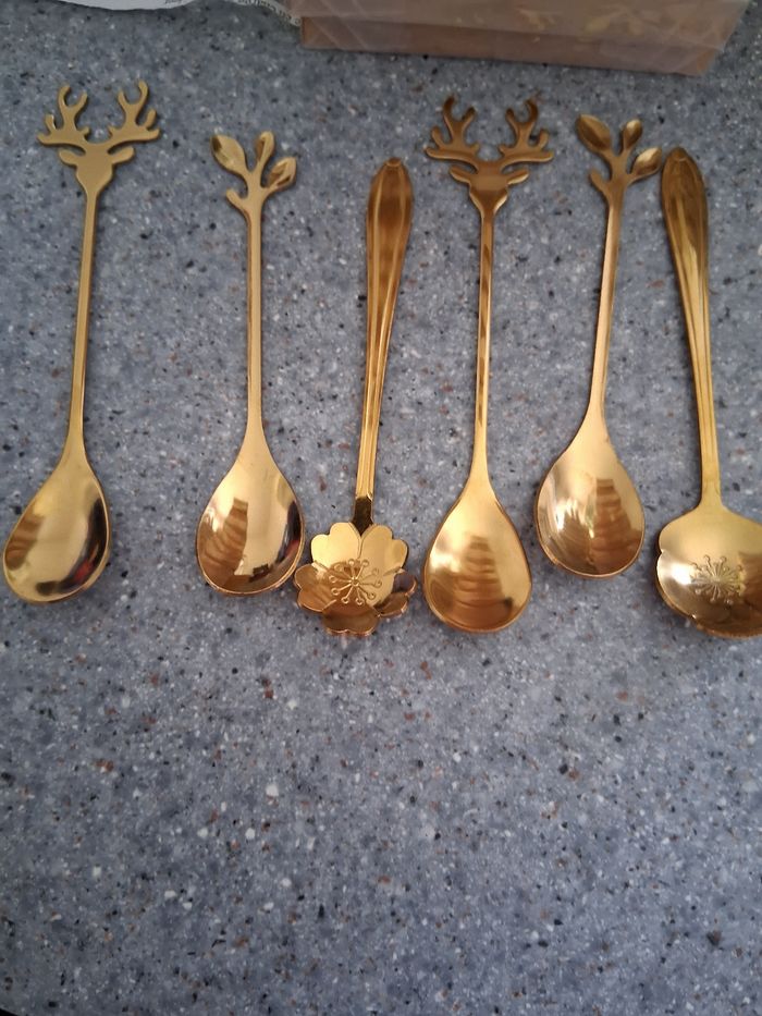 Lot de 6 cuillères à café motif gravé Doré