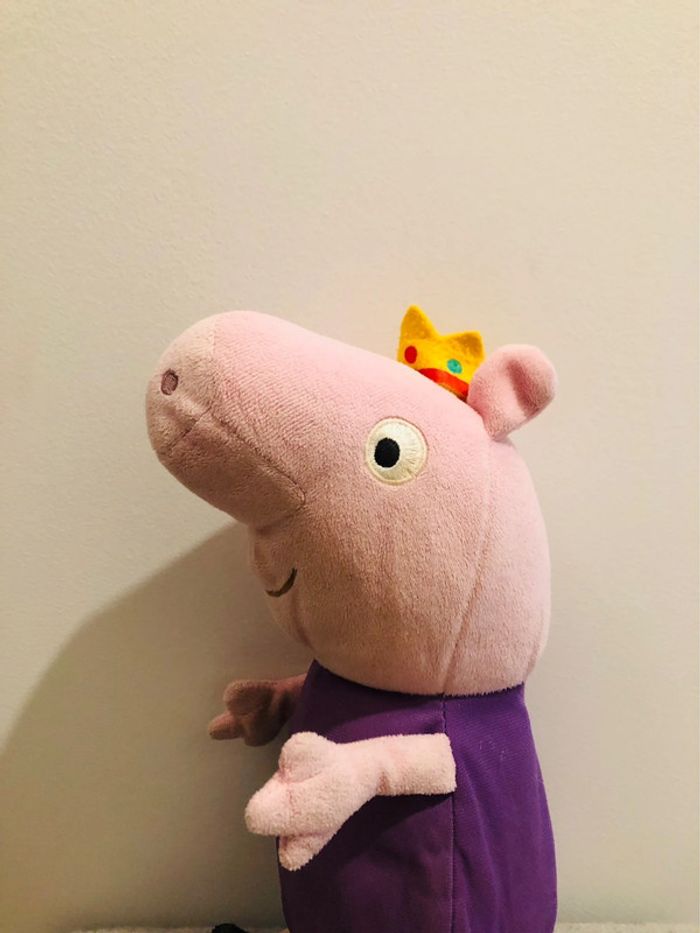 Peluche peppa pig violette Georges roi doudou - photo numéro 4